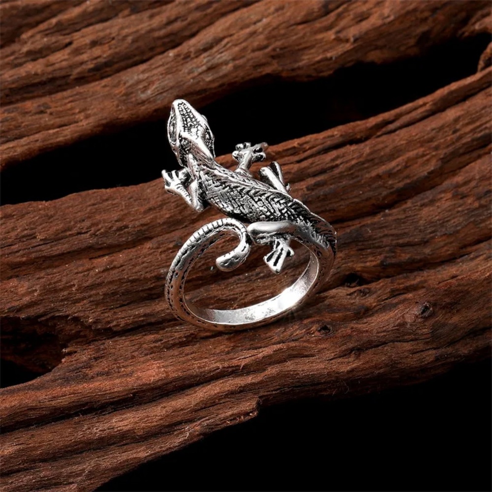 3/$35 Silver Tone Lizard Design Statement Ring One Size Unisex Women Men Jewelry